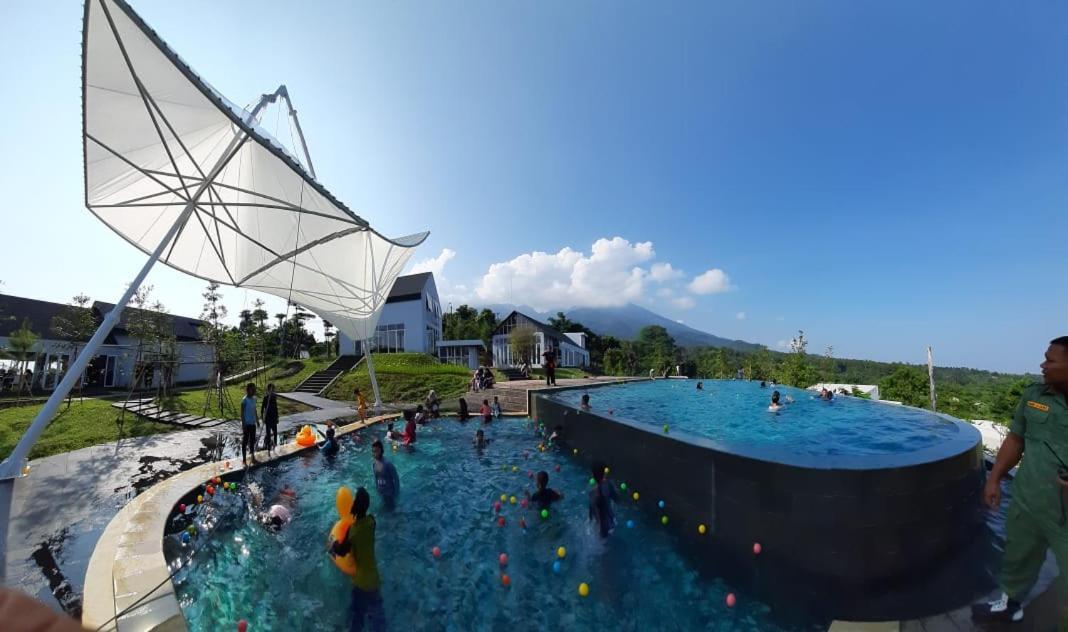 Hotel Leuweung Geledegan 3*